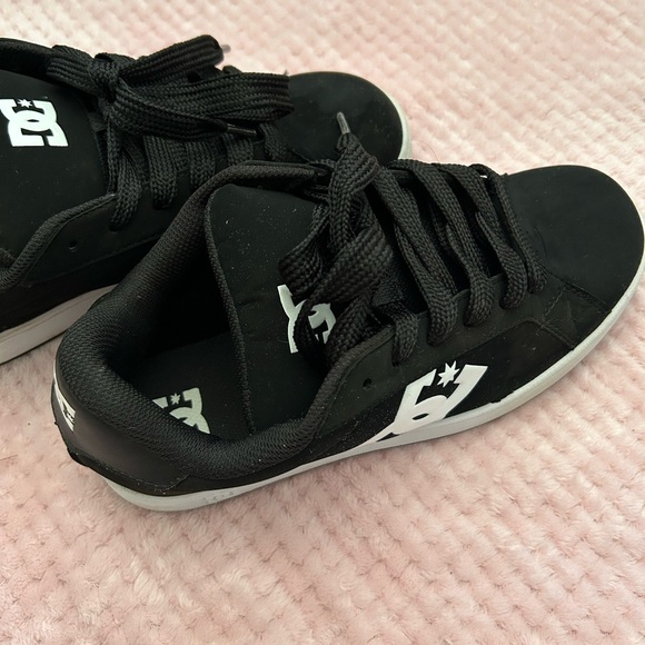 DC Black and White Sneakers Classic Design - Picture 1 of 3